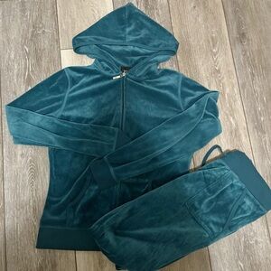 emerald green track suit , so y2k💅🏼